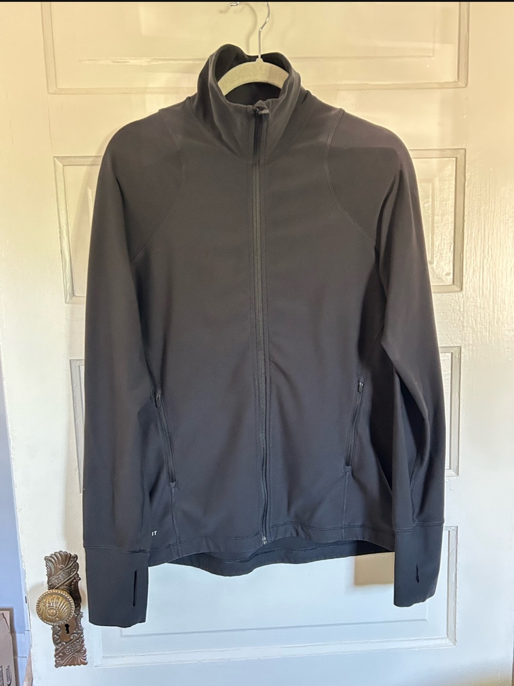 Nike Women’s Black Full-Zip Performance Jacket, Thumbholes, Zip Pockets. Size XL